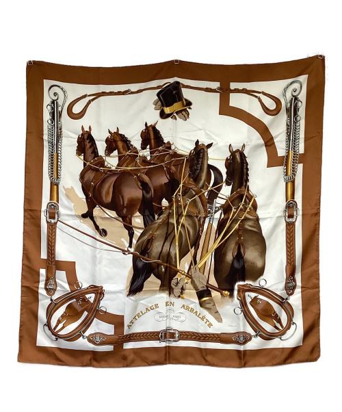 HERMES（エルメス）HERMES (エルメス) カレ90 ATTELAGE EN ARBALETE（馬車弓形連結）シルクスカーフ ブラウンの古着・服飾アイテム