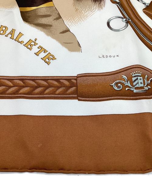 HERMES（エルメス）HERMES (エルメス) カレ90 ATTELAGE EN ARBALETE（馬車弓形連結）シルクスカーフ ブラウンの古着・服飾アイテム