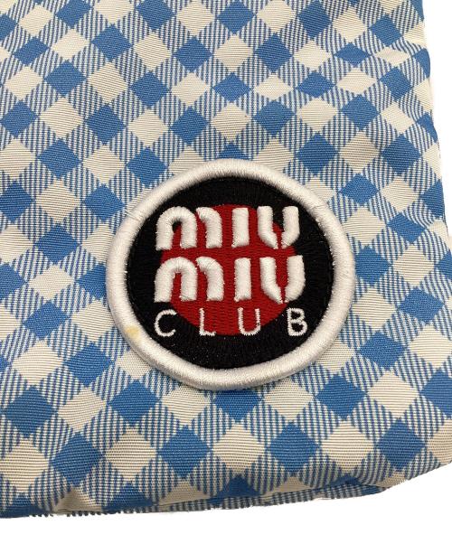 MIU MIU（ミュウミュウ）MIU MIU (ミュウミュウ) CLUBワッペン 巾着 ブルー×ホワイトの古着・服飾アイテム