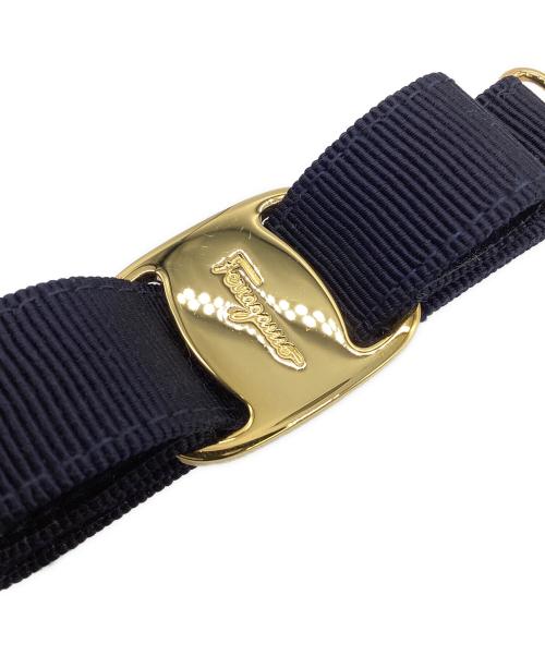 Salvatore Ferragamo（サルヴァトーレ フェラガモ）Salvatore Ferragamo (サルヴァトーレ フェラガモ) ヴァラリボン キーホルダー ネイビーの古着・服飾アイテム
