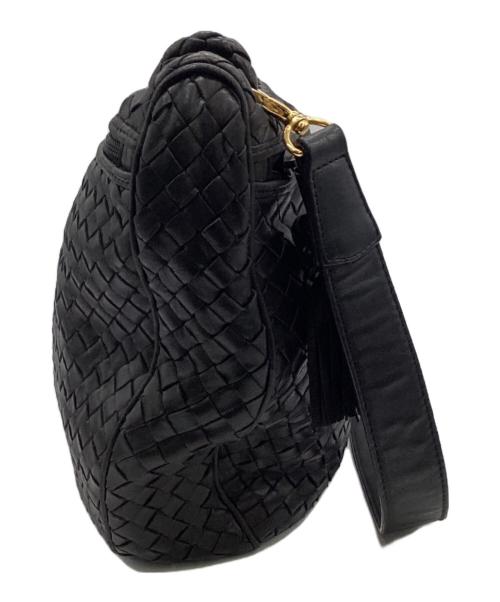BOTTEGA VENETA（ボッテガベネタ）BOTTEGA VENETA (ボッテガベネタ) イントレチャート ショルダーバッグ ブラックの古着・服飾アイテム