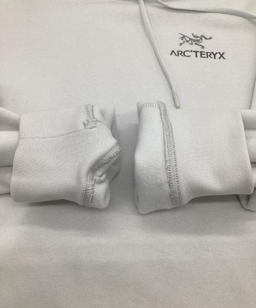ARC'TERYX（アークテリクス）ARC'TERYX (アークテリクス) エンブレムフリースフーディ ホワイト サイズ:Mの古着・服飾アイテム