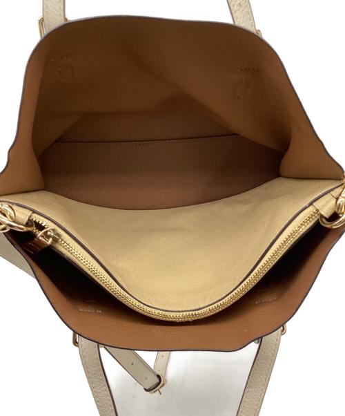 COACH（コーチ）COACH (コーチ) モリー トート 25 2WAYバッグ アイボリーの古着・服飾アイテム