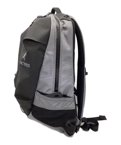 ARC'TERYX（アークテリクス）ARC'TERYX (アークテリクス) BEAMS (ビームス) 別注 ARRO16 Backpack  グレー×ブラックの古着・服飾アイテム