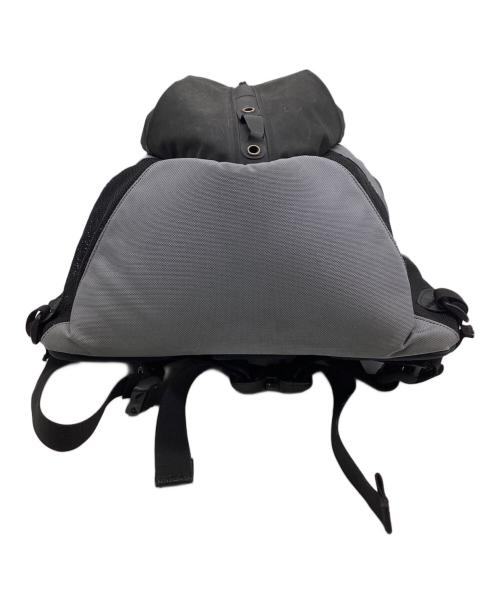ARC'TERYX（アークテリクス）ARC'TERYX (アークテリクス) BEAMS (ビームス) 別注 ARRO16 Backpack  グレー×ブラックの古着・服飾アイテム