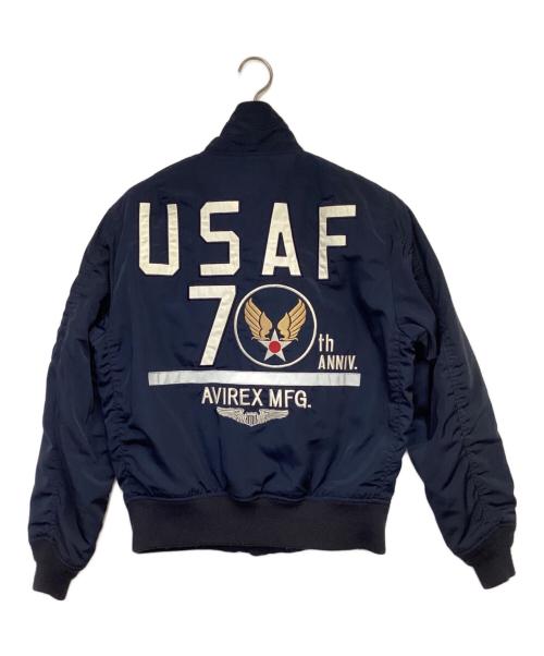 AVIREX（アヴィレックス）AVIREX (アヴィレックス) U.S.A.F. 70th ANNIVERSARY（アメリカ空軍 創立 70週年記念）MA-1ジャケット ネイビー サイズ:Mの古着・服飾アイテム
