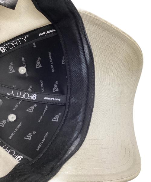 SAINT LAURENT（サンローラン）SAINT LAURENT (サンローラン) New Era (ニューエラ) YSL モノグラム キャップ アイボリーの古着・服飾アイテム