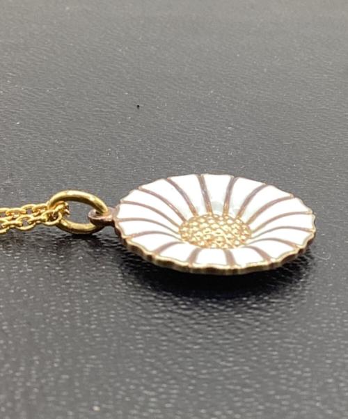 Georg Jensen（ジョージジェンセン）Georg Jensen (ジョージジェンセン) DAISY（デイジー）ネックレス ホワイト×ゴールドの古着・服飾アイテム