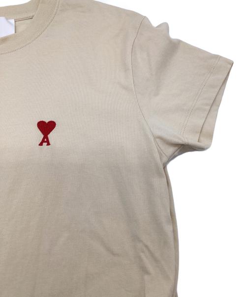 AMI Alexandre Mattiussi（アミアレクサンドルマテュッシ）AMI Alexandre Mattiussi (アミアレクサンドルマテュッシ) スモールハートロゴ 半袖Tシャツ ベージュ サイズ:XXS（実寸値要確認）の古着・服飾アイテム