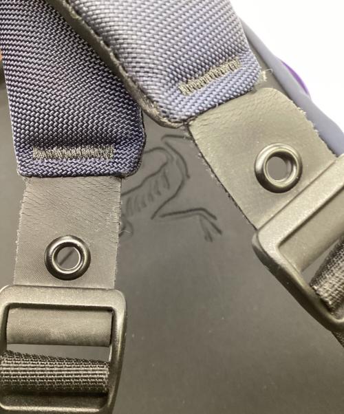 ARC'TERYX（アークテリクス）ARC'TERYX (アークテリクス) Arro 22 Backpack（アロー 22 バックパック） ネイビー×ブラックの古着・服飾アイテム