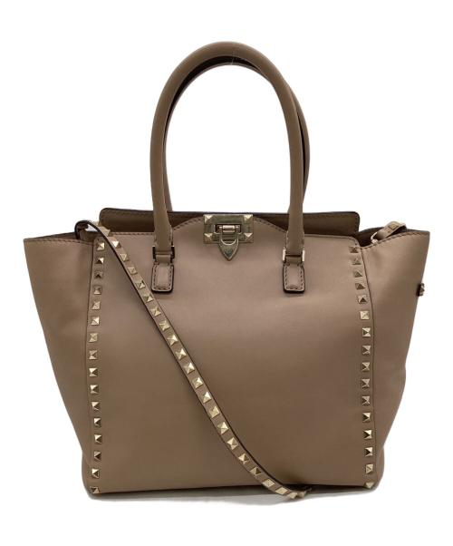 VALENTINO GARAVANI（ヴァレンティノ・ガラヴァーニ）VALENTINO GARAVANI (ヴァレンティノ・ガラヴァーニ) ロックスタッズバッグ ベージュの古着・服飾アイテム