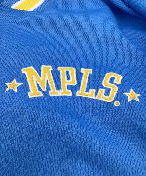 HARDWOOD CLASSICS（ハードウッドクラシック）HARDWOOD CLASSICS (ハードウッドクラシック) MPLS（ミネアポリスレイカーズ）スタジアム ジャケット スカイブルー サイズ:3XLの古着・服飾アイテム
