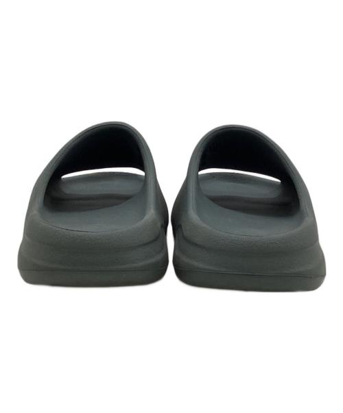 adidas（アディダス）adidas (アディダス) YEEZY SLIDE（イージー スライド） グレー サイズ:US9の古着・服飾アイテム