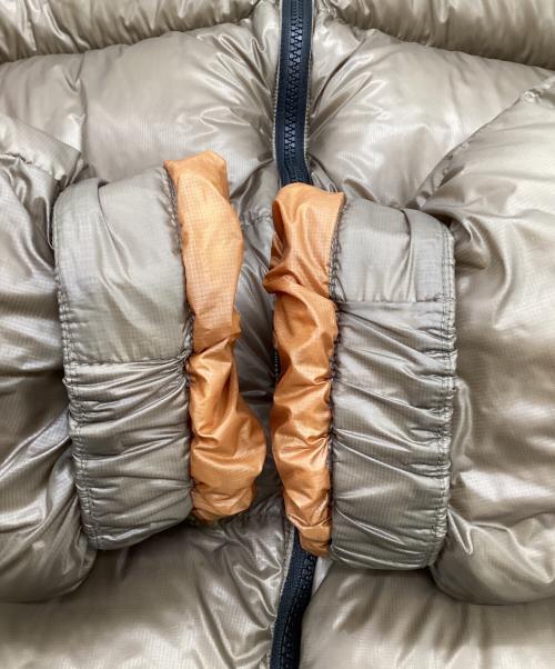 NANGA（ナンガ）NANGA (ナンガ) Pilgrim Surf+Supply (ピルグリム サーフサプライ) Expedition Down Hoodie（エクスペディション ダウン フーディー） ブラウン サイズ:M（JPN L)の古着・服飾アイテム