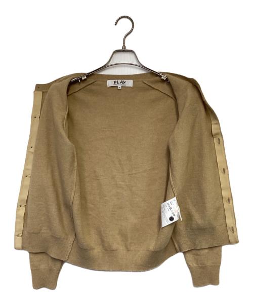 PLAY COMME des GARCONS（プレイコムデギャルソン）PLAY COMME des GARCONS (プレイコムデギャルソン) クルーネック カーディガン ベージュ サイズ:Mの古着・服飾アイテム