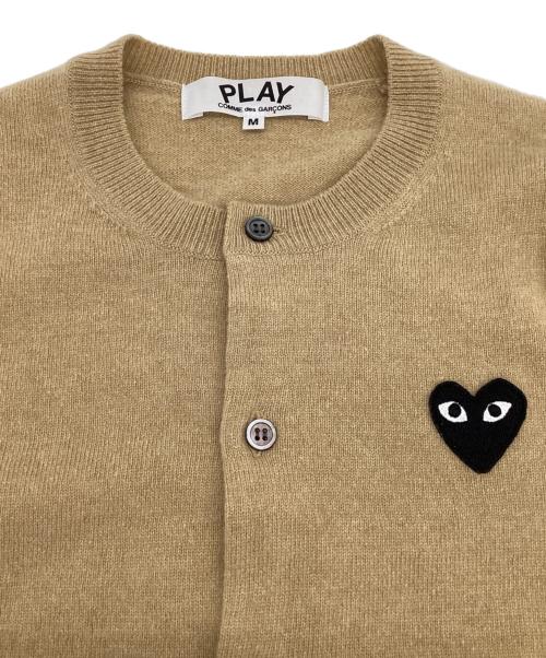 PLAY COMME des GARCONS（プレイコムデギャルソン）PLAY COMME des GARCONS (プレイコムデギャルソン) クルーネック カーディガン ベージュ サイズ:Mの古着・服飾アイテム