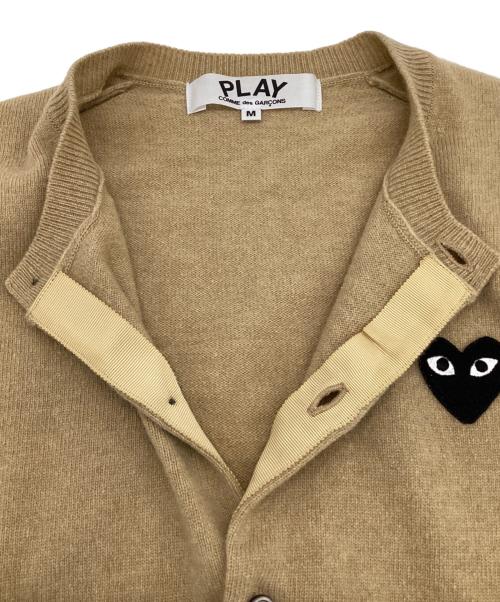 PLAY COMME des GARCONS（プレイコムデギャルソン）PLAY COMME des GARCONS (プレイコムデギャルソン) クルーネック カーディガン ベージュ サイズ:Mの古着・服飾アイテム