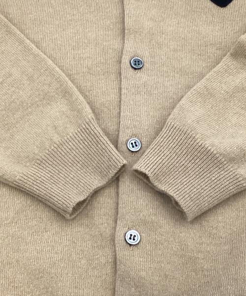 PLAY COMME des GARCONS（プレイコムデギャルソン）PLAY COMME des GARCONS (プレイコムデギャルソン) クルーネック カーディガン ベージュ サイズ:Mの古着・服飾アイテム