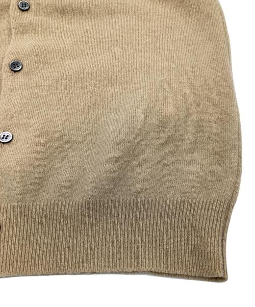 PLAY COMME des GARCONS（プレイコムデギャルソン）PLAY COMME des GARCONS (プレイコムデギャルソン) クルーネック カーディガン ベージュ サイズ:Mの古着・服飾アイテム