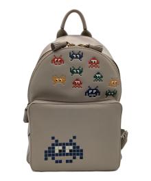 ANYA HINDMARCH（アニヤ・ハインドマーチ）の古着「Space Invaders（スペースインベーダー）リュック」｜ベージュ