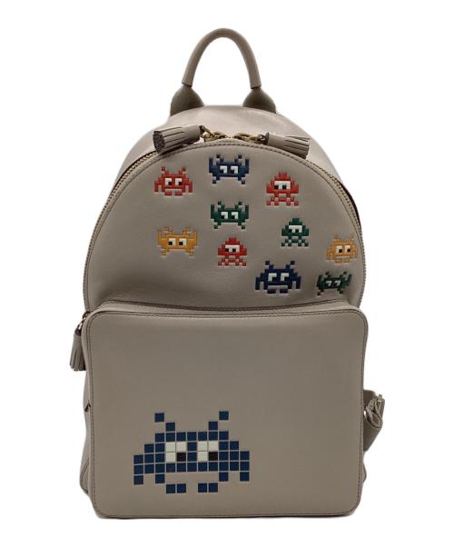 ANYA HINDMARCH（アニヤ・ハインドマーチ）ANYA HINDMARCH (アニヤ・ハインドマーチ) Space Invaders（スペースインベーダー）リュック ベージュの古着・服飾アイテム