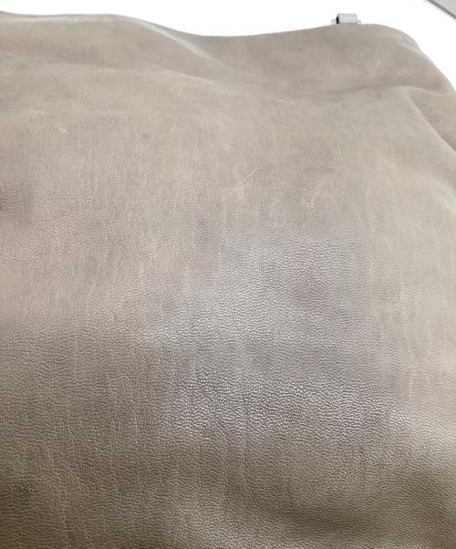 JIMMY CHOO（ジミーチュウ）JIMMY CHOO (ジミーチュウ) バイカー ショルダーバッグ ベージュの古着・服飾アイテム