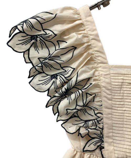 eimy istoire（エイミーイストワール）eimy istoire (エイミーイストワール) エンブロイダリーフリルトップス ベージュ サイズ:Fの古着・服飾アイテム