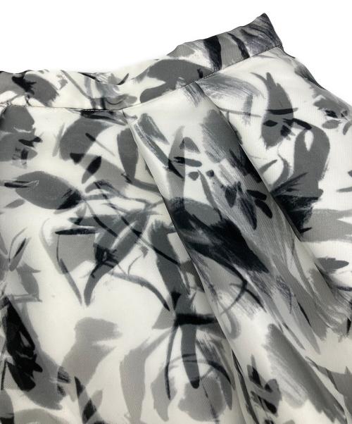 CELFORD（セルフォード）CELFORD (セルフォード) ロングスカート　花柄 ブラック×ホワイト サイズ:Mの古着・服飾アイテム