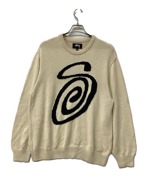 stussy（ステューシー）stussy (ステューシー) 長袖ニット フロントロゴデザインクルーネックセーター ベージュ サイズ:Lの古着・服飾アイテム