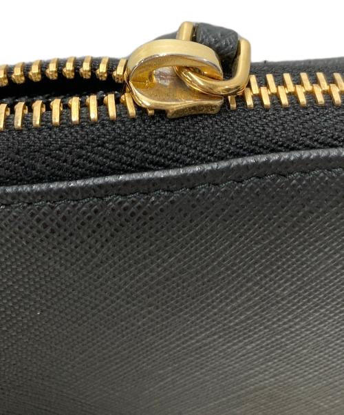 PRADA（プラダ）PRADA (プラダ) サフィアーノラウンドジップファスナー財布 1ML506 ブラック×ピンクの古着・服飾アイテム