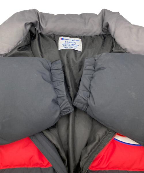 Champion（チャンピオン）Champion (チャンピオン) ダウンジャケット ブラック×レッド サイズ:X-LARGEの古着・服飾アイテム