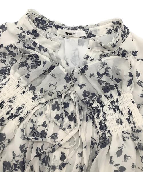 Snidel（スナイデル）Snidel (スナイデル) プリーツプリントワンピース ホワイトの古着・服飾アイテム