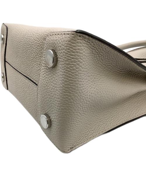 MICHAEL KORS（マイケル・コース）MICHAEL KORS (マイケル・コース) 2WAYバッグ Mercer Medium Messenger Bag ライトグレーの古着・服飾アイテム