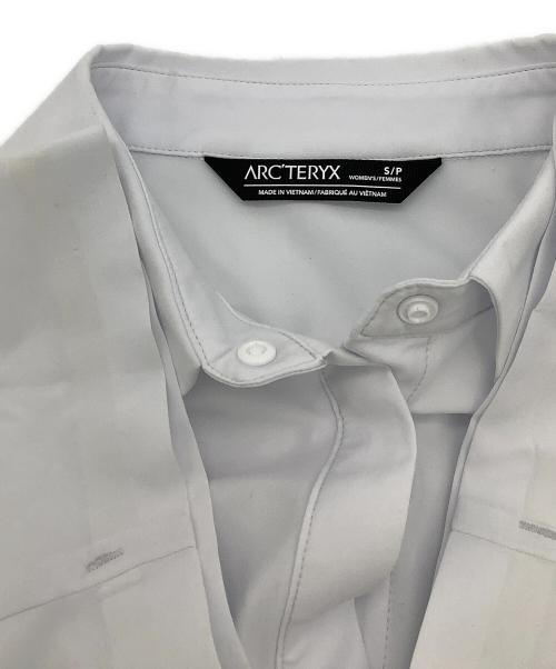 ARC'TERYX（アークテリクス）ARC'TERYX (アークテリクス) 半袖シャツ ホワイト サイズ:Sの古着・服飾アイテム