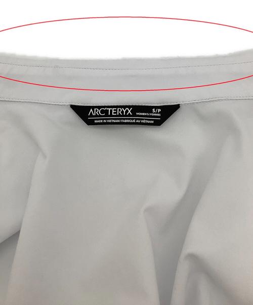 ARC'TERYX（アークテリクス）ARC'TERYX (アークテリクス) 半袖シャツ ホワイト サイズ:Sの古着・服飾アイテム