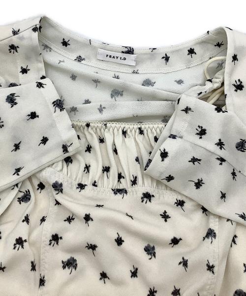 FRAY ID（フレイ アイディー）FRAY ID (フレイ アイディー) ワンピース フラワープリントボレロコンビキャミワンピース ホワイト×ブラックの古着・服飾アイテム
