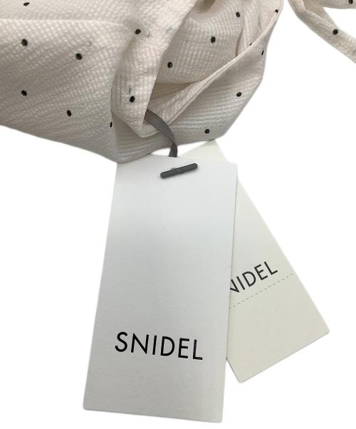 Snidel（スナイデル）Snidel (スナイデル) 半袖ワンピース ボリュームラッフルフリルプリントワンピース ベージュ×ブラックの古着・服飾アイテム