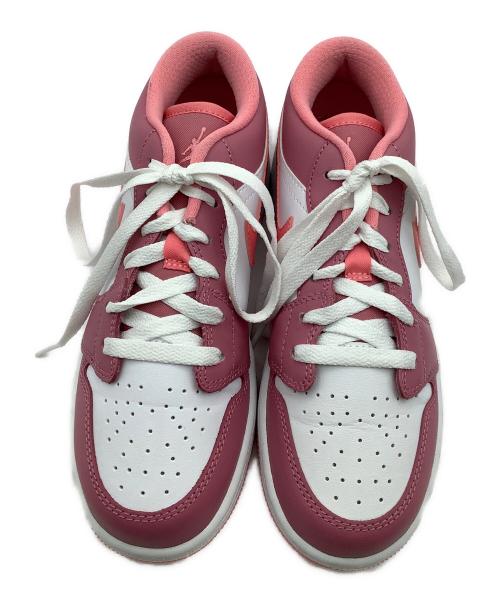 NIKE GS（ナイキ グレードスクール）NIKE GS (ナイキ グレードスクール) スニーカー AIR JORDAN 1 LOW ホワイト×ピンク サイズ:cm 22.5の古着・服飾アイテム