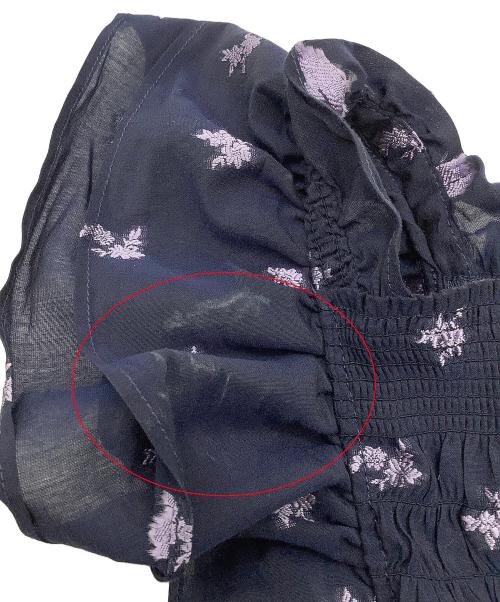 FRAY ID（フレイ アイディー）FRAY ID (フレイ アイディー) ブラウス フリルスリーブシャーリングブラウス ネイビー サイズ:Fの古着・服飾アイテム