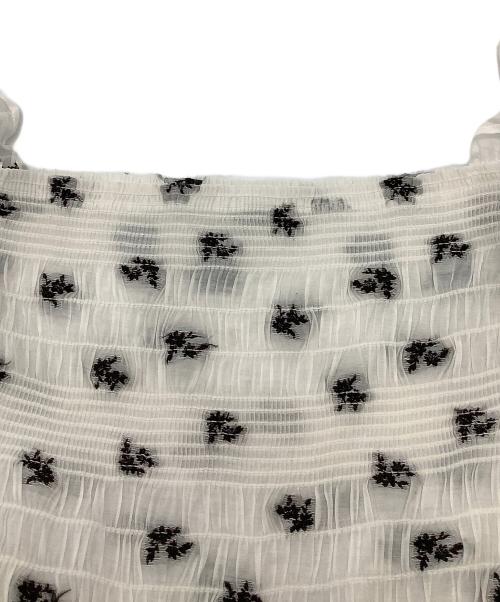 FRAY ID（フレイ アイディー）FRAY ID (フレイ アイディー) ブラウス フリルスリーブシャーリングブラウス ホワイト×ブラック サイズ:Fの古着・服飾アイテム