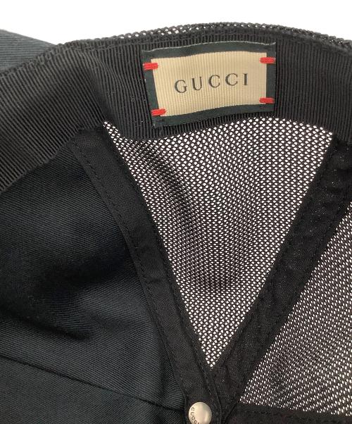 GUCCI（グッチ）GUCCI (グッチ) メッシュキャップ ロゴ付きキャップ 701324 ブラック×レッド サイズ:L (59cm)の古着・服飾アイテム