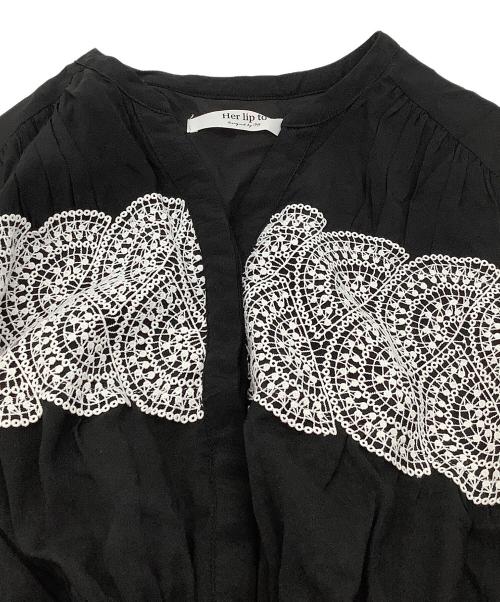 HER LIP TO（ハーリップトゥ）HER LIP TO (ハーリップトゥ) ワンピース Scala Lace-Trimmed Dress ブラック×ホワイト サイズ:Sの古着・服飾アイテム