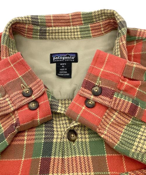 Patagonia（パタゴニア）Patagonia (パタゴニア) ネルシャツ frannel shirt ベージュ×レッド サイズ:XLの古着・服飾アイテム