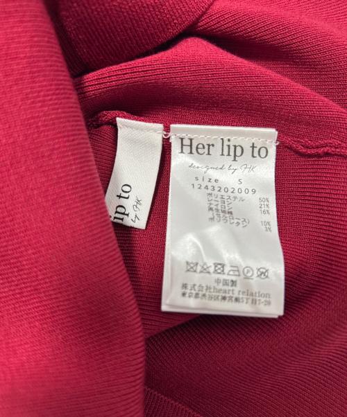 HER LIP TO（ハーリップトゥ）HER LIP TO (ハーリップトゥ) Ruched Off Shoulder Knit Top レッド サイズ:S 未使用品の古着・服飾アイテム