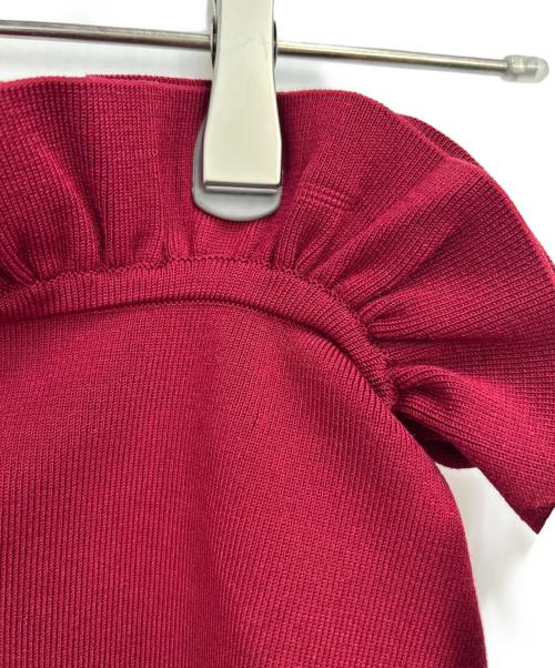 HER LIP TO（ハーリップトゥ）HER LIP TO (ハーリップトゥ) Ruched Off Shoulder Knit Top レッド サイズ:S 未使用品の古着・服飾アイテム
