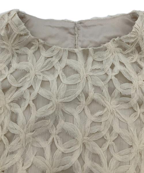 anuans（アニュアンス）anuans (アニュアンス) ノースリーブカットソー リボンエンブロイダリーレーストップス ベージュ サイズ:Fの古着・服飾アイテム