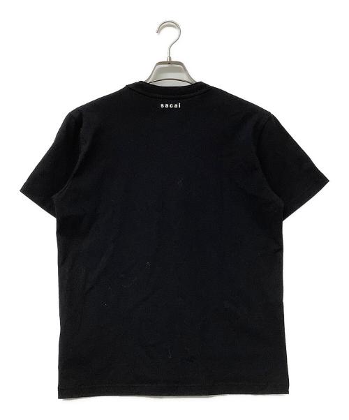 sacai（サカイ）sacai (サカイ) KAWS (カウズ) 半袖Tシャツ Flock Logo Print T-Shirt ブラック サイズ:1の古着・服飾アイテム
