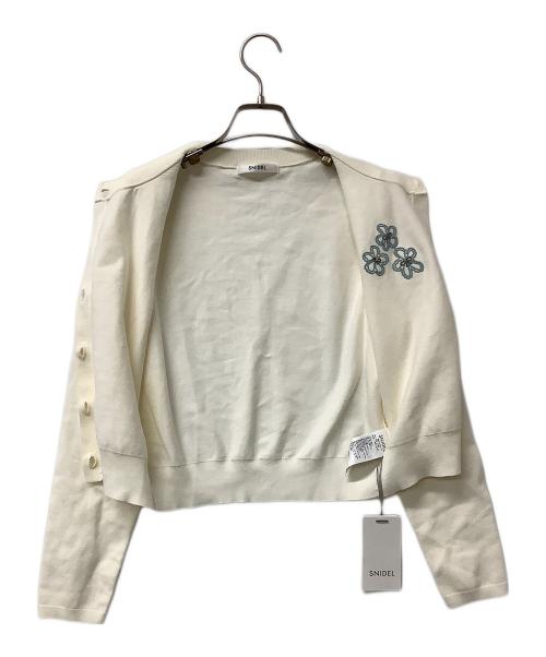 Snidel（スナイデル）Snidel (スナイデル) 厚手カーディガン フラワーモチーフワンポイントカーデ ホワイト サイズ:Fの古着・服飾アイテム
