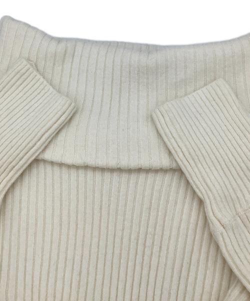 anuans（アニュアンス）anuans (アニュアンス) ワンピース オフショルダーニットワンピース ベージュ サイズ:Sの古着・服飾アイテム