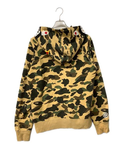 A BATHING APE（ア ベイシング エイプ）A BATHING APE (ア ベイシング エイプ) ジップパーカー 1ST CAMO SHARK FULL ZIP HOODIE イエロー×グリーン サイズ:Lの古着・服飾アイテム